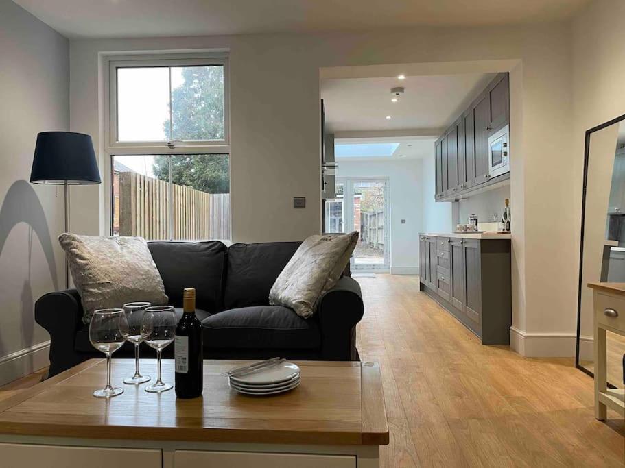 May Cottage In Stratford Upon Avon Экстерьер фото
